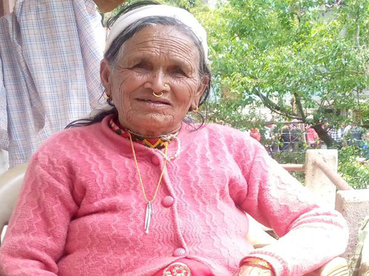 बैतडीको सुर्नयामा १०१ बर्षीया बोहराले गरिन् मतदान 